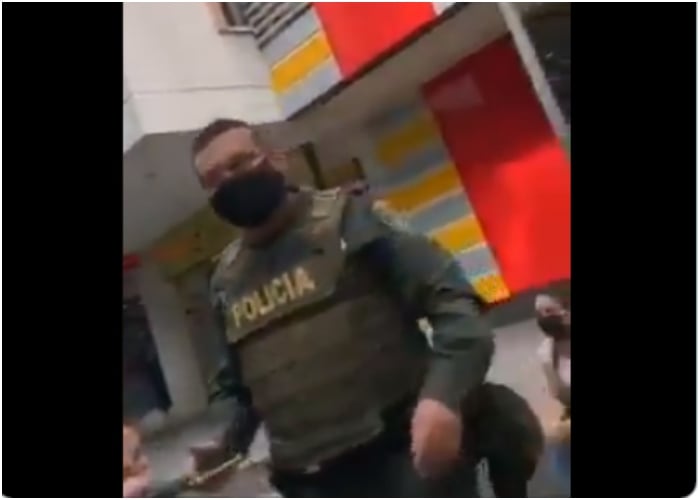 ¡Como un patán! así pide papeles la policía. VIDEO