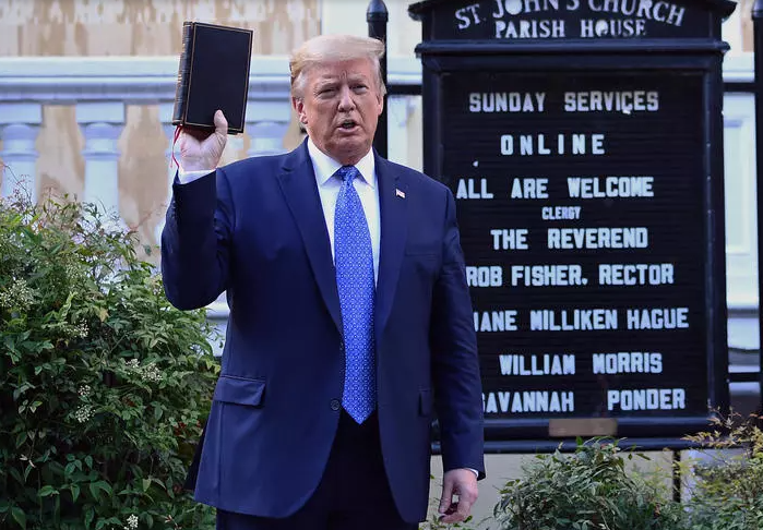 Trump, acorralado, amenaza con sacarle el ejército a la gente