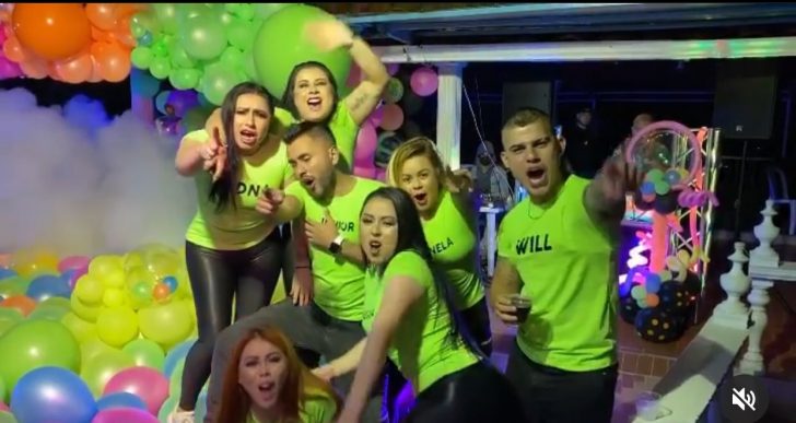  - Para Yina Calderón no hay ley: se va a Medellín y arma orgifiesta en piscina. VIDEO