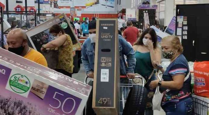  - En el día sin IVA, el gobierno Duque perdió la batalla contra el virus