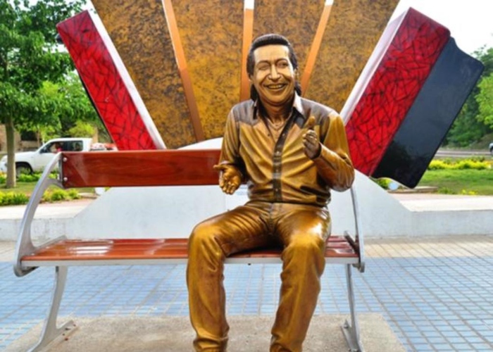 ¿Alcaldía de Valledupar tumbará estatua de Diomedes Díaz?