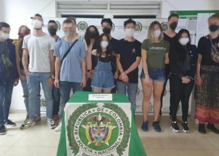 10 extranjeros pillados en fiesta clandestina en Medellín