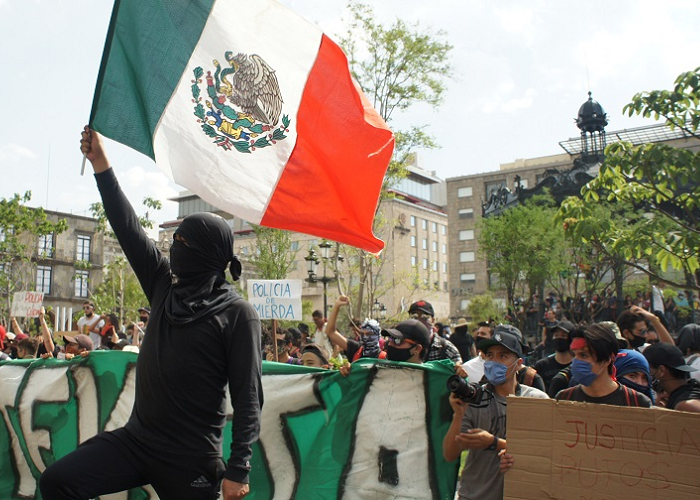 Violentas manifestaciones en Guadalajara, México, por el asesinato de Giovanni López