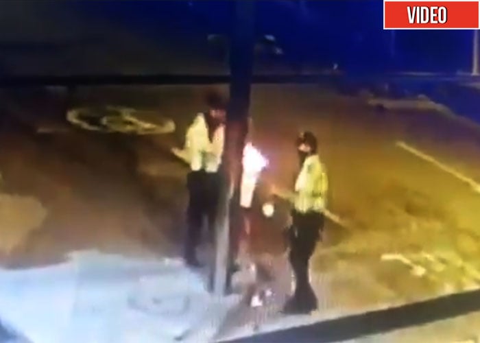 Policías vándalos: le prenden fuego a una esquina en Bogotá