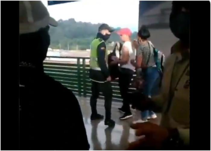 VIDEO: Venezolano intentó robar a mujer en pleno metro de Medellín