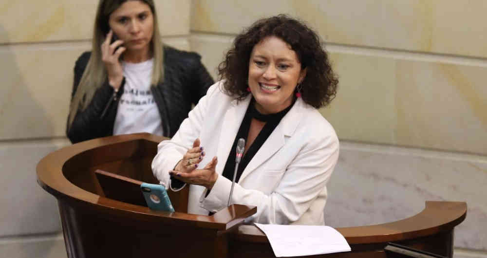 ¿Juego sucio contra Angélica Lozano en el Congreso?