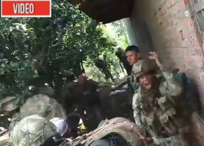 VIDEO: “Quémelo hpta” nueva pelea entre campesinos y militares en el Cauca
