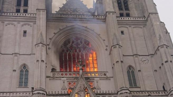 Incendio en la mítica catedral de Nantes pudo haber sido provocado