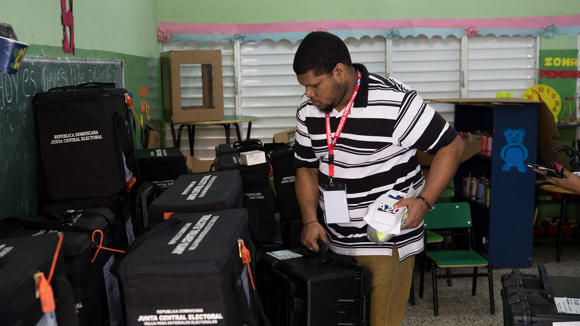 República Dominicana elige presidente tras un récord de contagios
