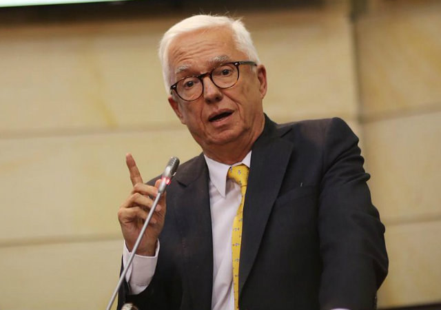 Matoneo de fans de serie Matarife contra senador Jorge Robledo