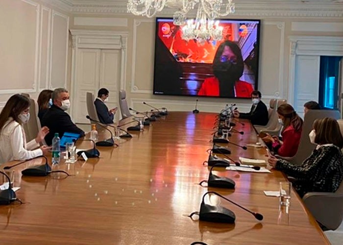 Con su esposa y 10 colaboradores el Presidente instaló el Congreso