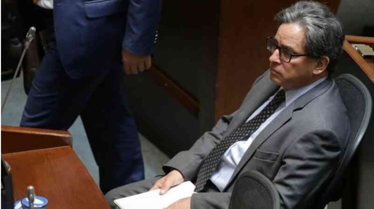 La tenaza entre el pánico sanitario y las políticas