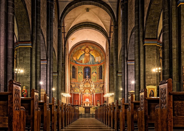 ¿Si Dios se emborrachara, abrirían las discotecas?