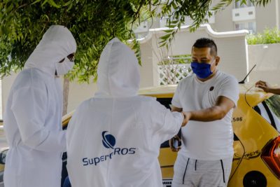 Las empresas cambian sus atuendos para atender en épocas de Coronavirus - -- Las2orillas - Las empresas cambian sus atuendos para atender en épocas de Coronavirus