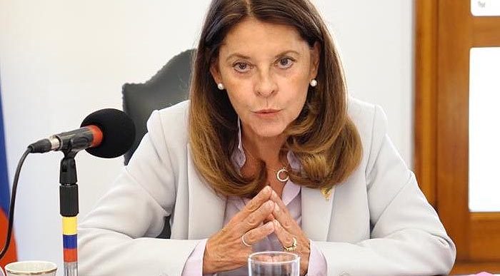  - Lluvia de críticas a vicepresidenta tras pedir paciencia ante la vacunación