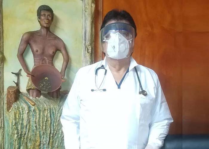 Casi matan a médico por no falsificar acta de defunción de paciente Covid