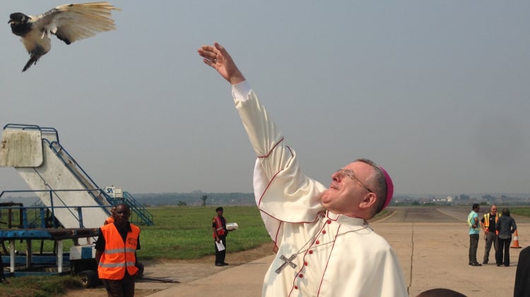 Ahora ataca el Nuncio
