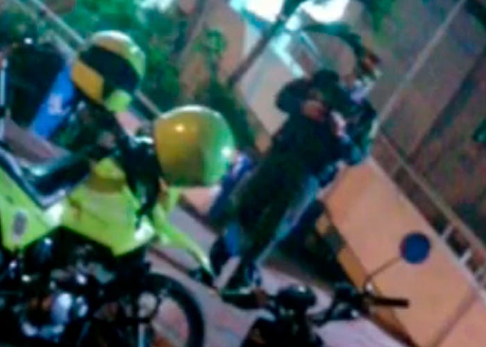 Policía le rompe la cabeza con su bolillo a un niño en Neiva