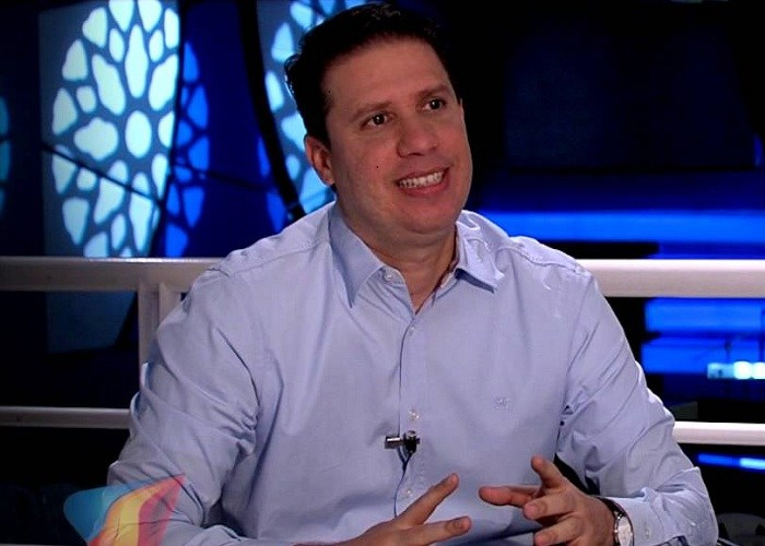 Arrázola y los pastores evangélicos tienen de rodillas a Duque