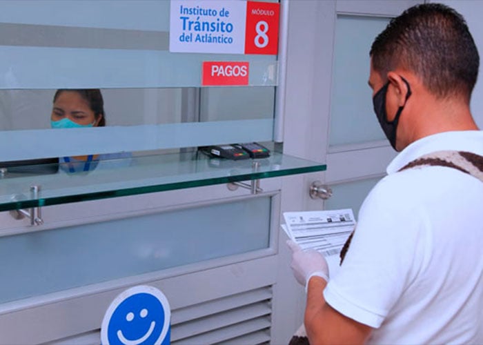 Es real: 50 % de descuento para morosos en multas de tránsito