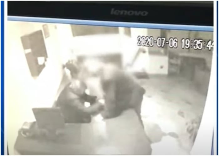 VIDEO: Con cabezazo vecino golpeó a celador