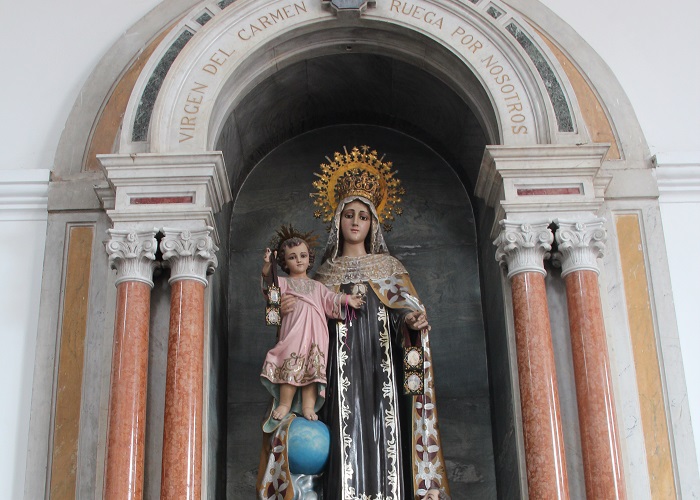 Y la Virgen del Carmen se fue de vacaciones...