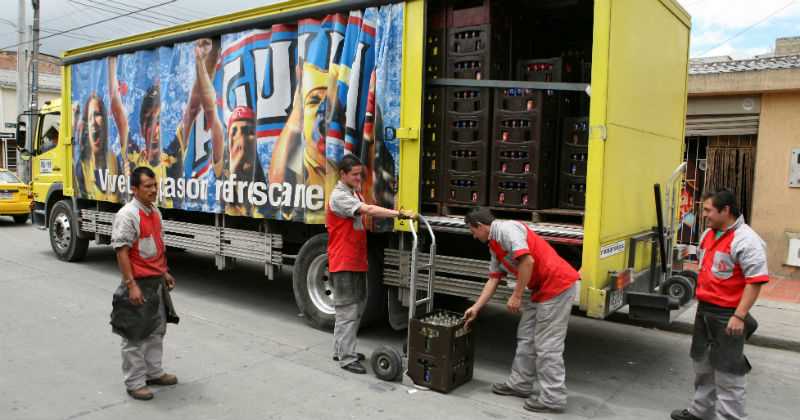 Tres hombres se roban una tractomula llena de cerveza en Bogotá...y se la bebieron