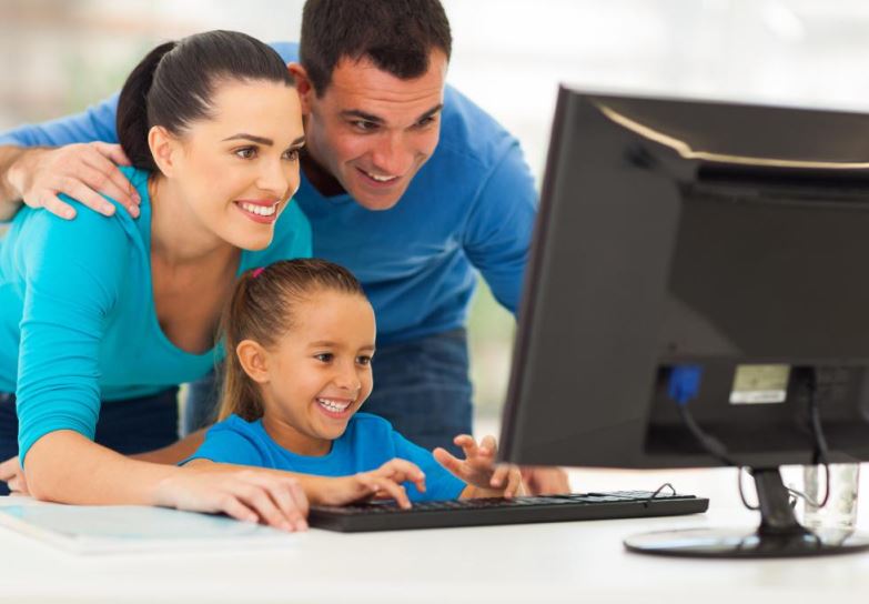 Colegio de Bogotá pide computadores de 4 millones de pesos para sus clases virtuales