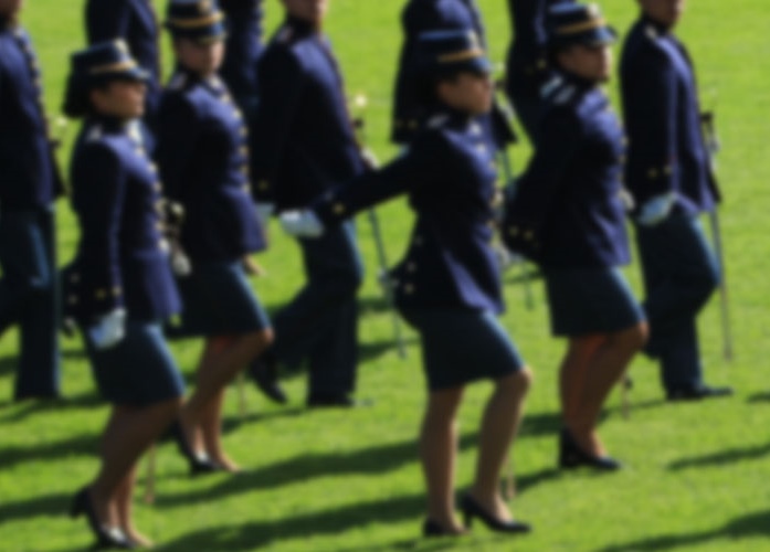 ¿MinDefensa premia a general denunciado por acoso sexual?