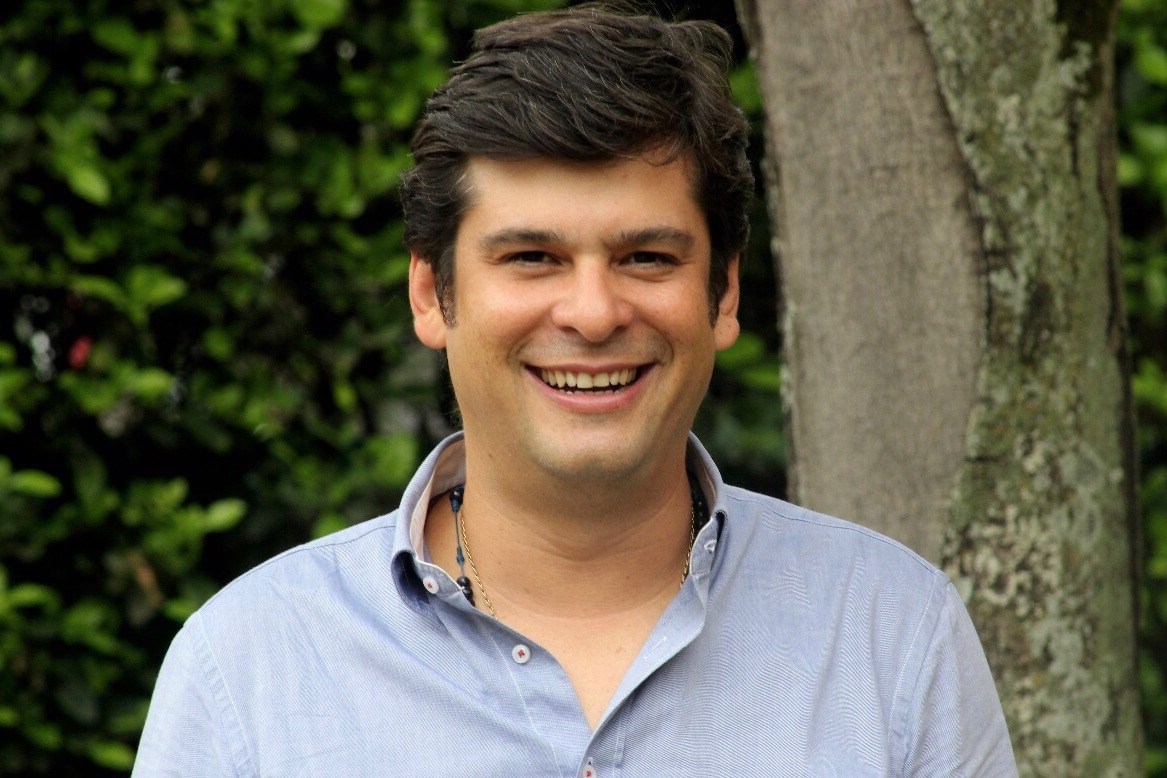 El senador Gabriel Velasco y su caravana en plena pandemia