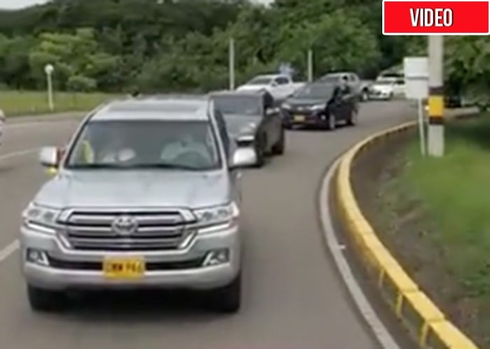 ¿Es necesario tener una 4 x 4 y una pistola para salir a protestar a favor de Uribe?