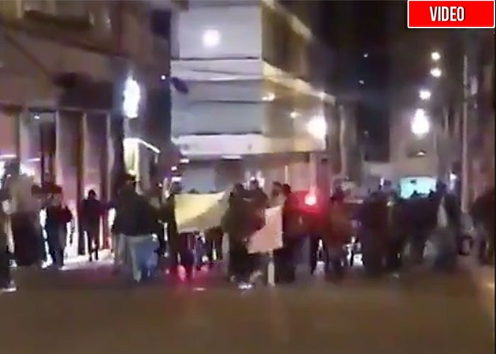 Protestas frente a la casa de Claudia López