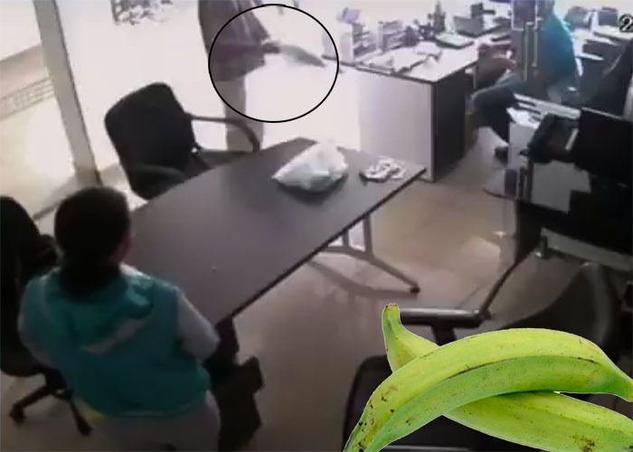 Asaltó una funeraria en Caldas ¡usando un plátano como arma!