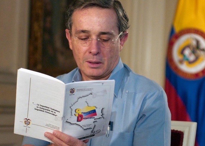 Cuando a Álvaro Uribe no lo dejaron enseñar en Francia