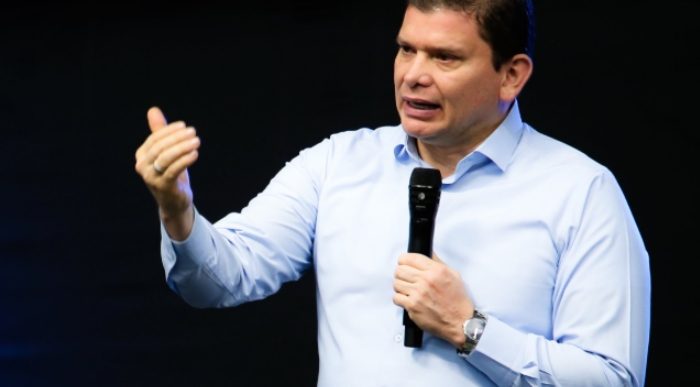  - Presión de John Milton Rodríguez a los alcaldes para que abran los templos