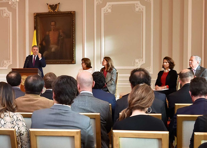 Colombianos, ¡bienvenidos al pasado!