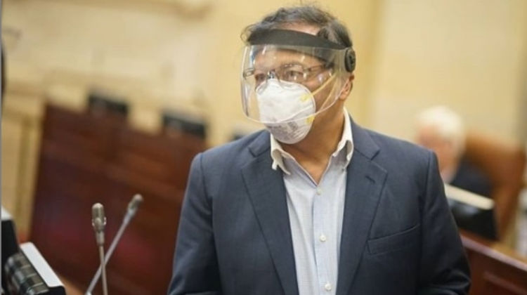 Petro no es de centro