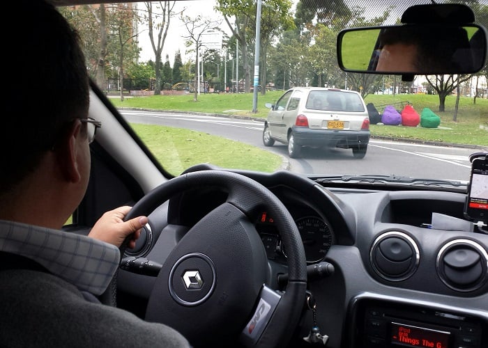 Reglamentar las apps de transporte podría ayudar a la reactivación