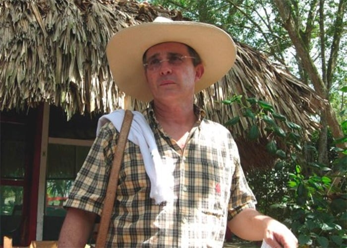 Álvaro Uribe se quedará en El Ubérrimo para tratamiento del COVID-19