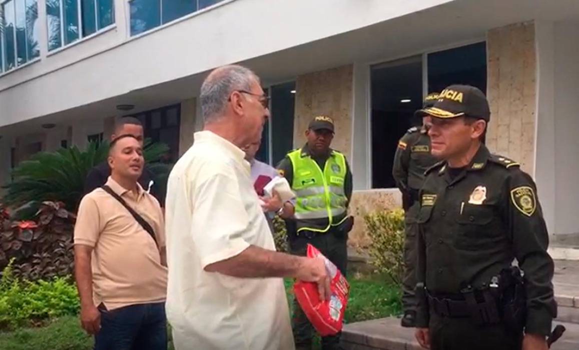 El heroico regaño de alcalde de Cartagena a la policia