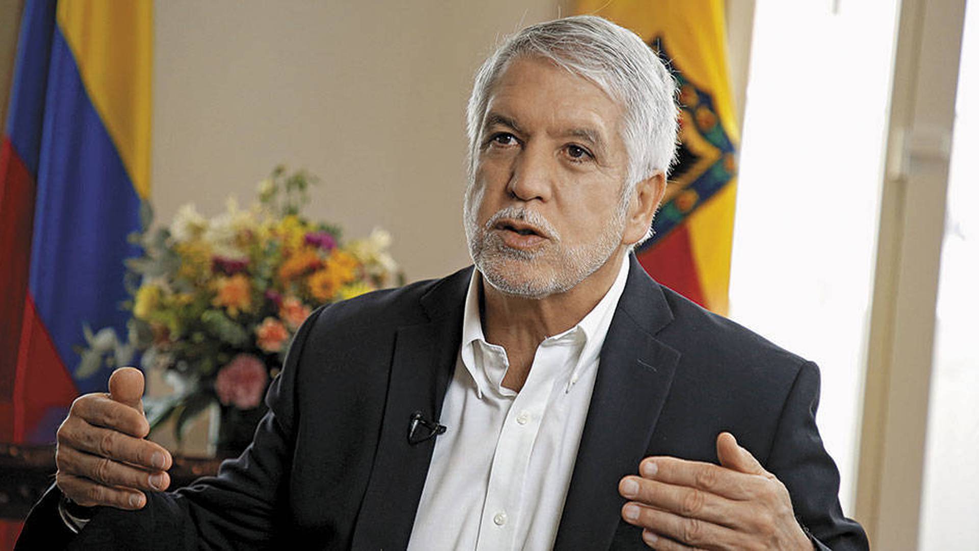¿Enrique Peñalosa está buscando ser el candidato presidencial de Uribe en el 2024?
