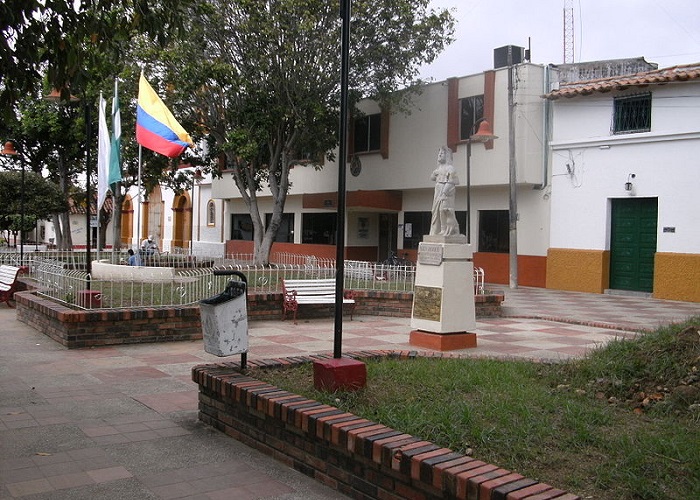 La remodelación de un parque por la que se tumbaron dos símbolos de paz