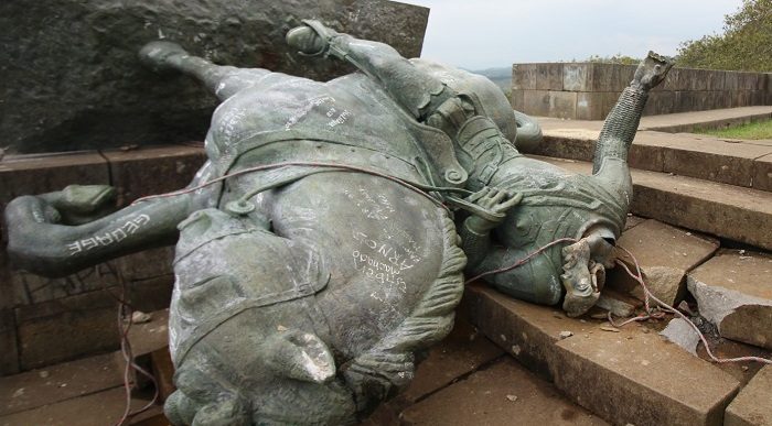  - Cuando caen las estatuas: acciones públicas para hacer historia