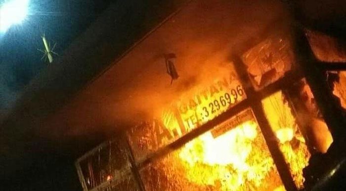  - VIDEO: Le prenden fuego a un CAI en Suba al occidente de Bogotá
