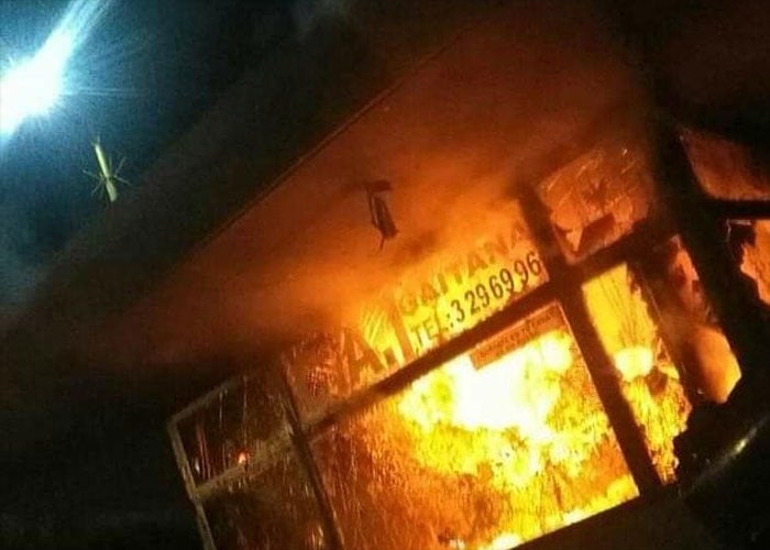 VIDEO: Le prenden fuego a un CAI en Suba al occidente de Bogotá