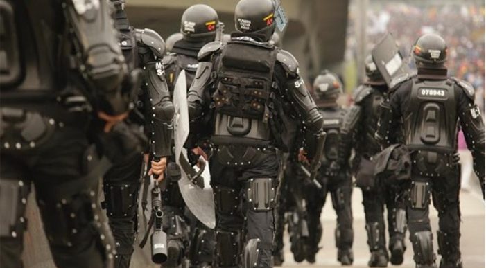  - Mantenía a su familia vendiendo arepas y la policía lo dejó entre la vida y la muerte