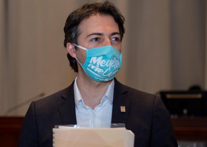 El Alcalde de Medellín tomó avión para entregar informe Hidroituango al fiscal