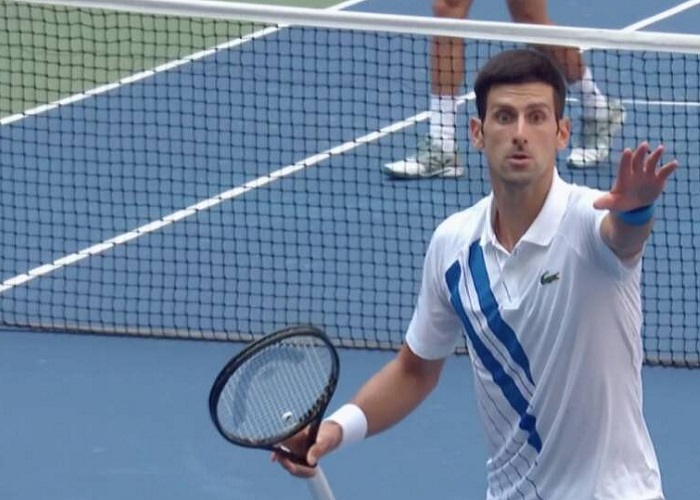 Descalificado Djokovic por pelotazo a un juez: quedó out del US Open