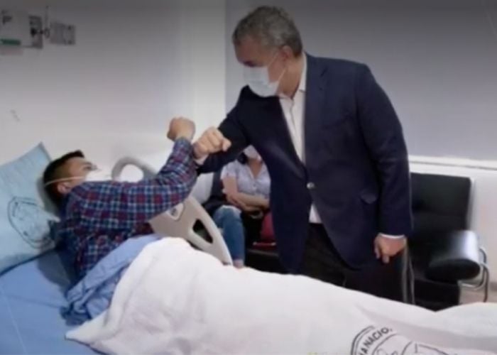 Duque no visita a hijos de Javier Ordóñez pero si a los tres policías heridos