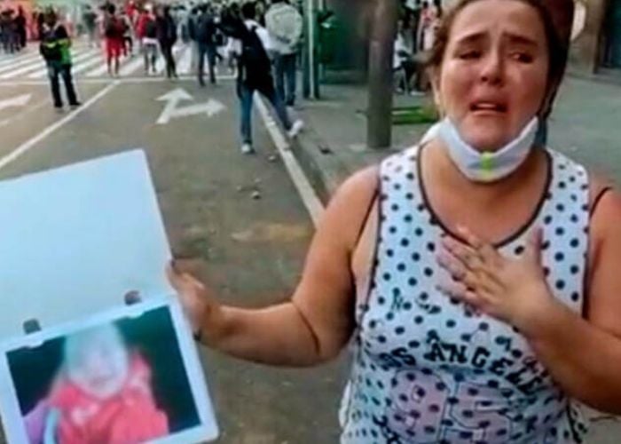 Mujer inventó que la policía había matado a su bebe a bolillazos en Medellín